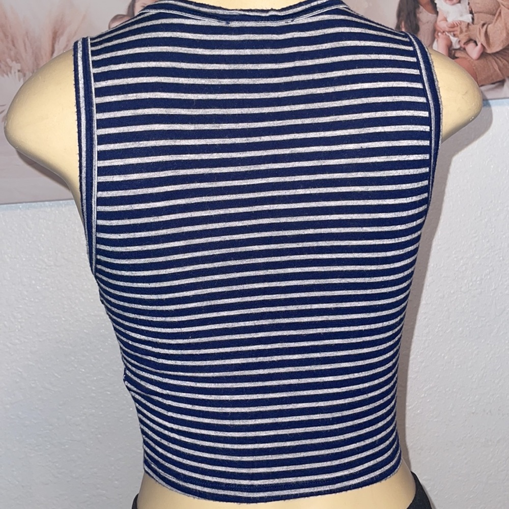 Crop top - Picture 2 of 2